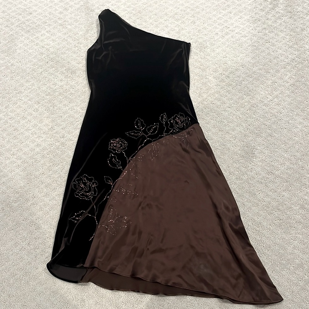 Beautiful satin and velvet dress from Laundry, size 4.
